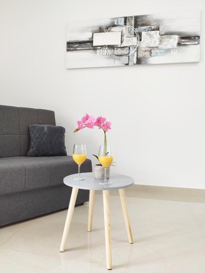 White Studio Apartman Pula Exteriér fotografie