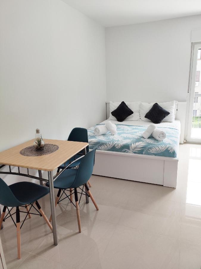 White Studio Apartman Pula Exteriér fotografie