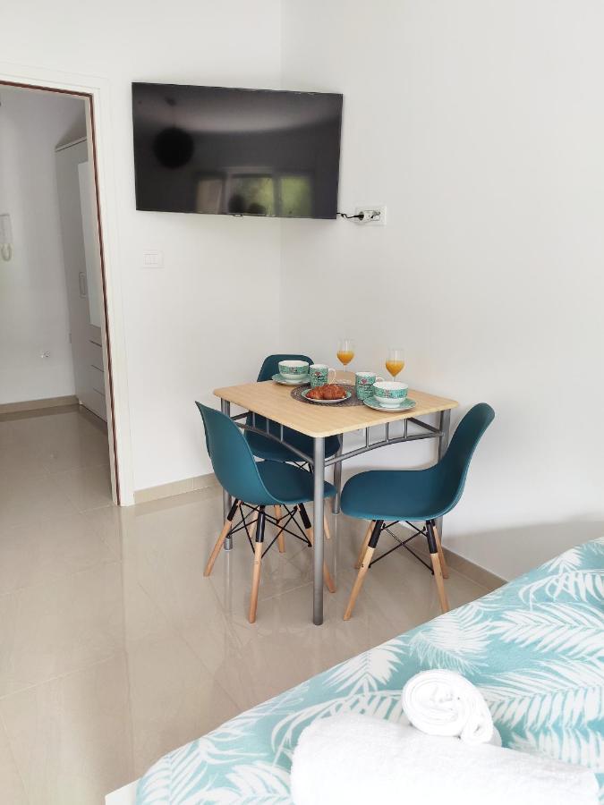 White Studio Apartman Pula Exteriér fotografie